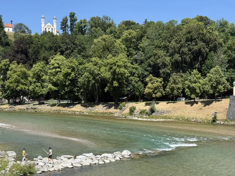 Isar mit Blick zum Kalvarienberg