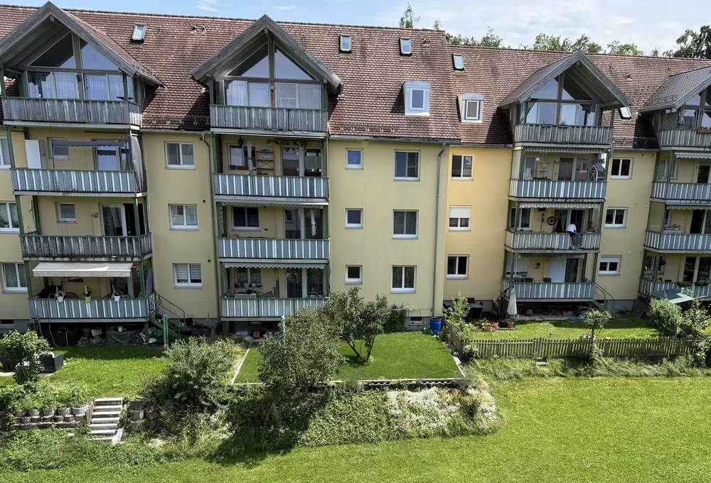Außenansicht mit Garten